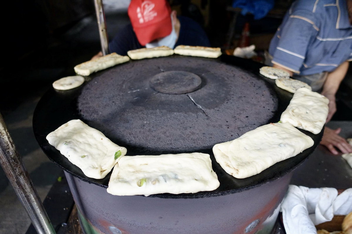 【南機場夜市】無名推車燒餅：米其林必比登推介銅板價古早味燒餅，根本是活的古蹟啊 4734