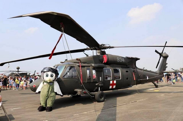 【軍事旅遊】全民國防台南空軍基地開放 (2019/10/20)：戰機裝備展示與雷虎小組表演 4170