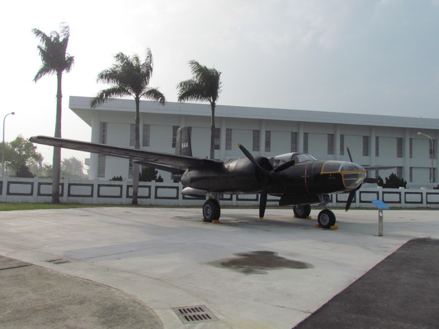 【軍事博物館】高雄岡山空軍官校軍機展示場之一 (黑蝙蝠 B-26C) 1029 @貓大爺