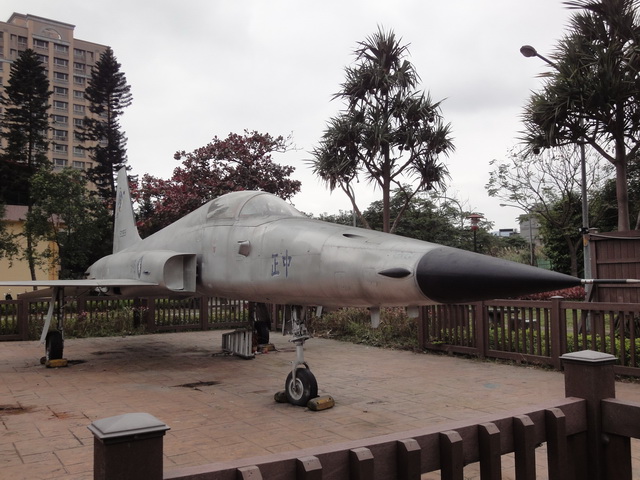 【軍事博物館】土城頂新公園：F-5E 戰鬥機與 M48A3 戰車 1040 @貓大爺