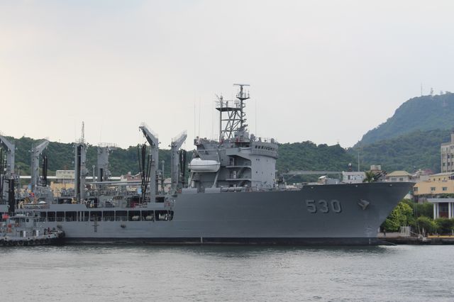 【海軍艦艇】武夷號油彈補給艦 (AOE-530) 1839 (除役)
