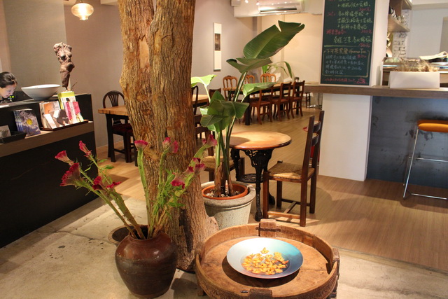 【台北松山機場站美食】3,co cafe 當代瓷器家飾咖啡廳：結合藝術,設計與生活的氣質咖啡廳 1990 @貓大爺