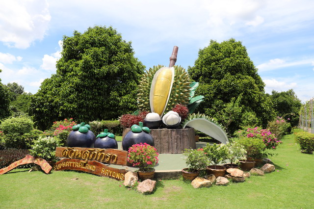 【泰國羅勇府旅遊】素帕他觀光果園 Suphattra Land：泰國東部最大農園與水果吃到飽 3592 @貓大爺