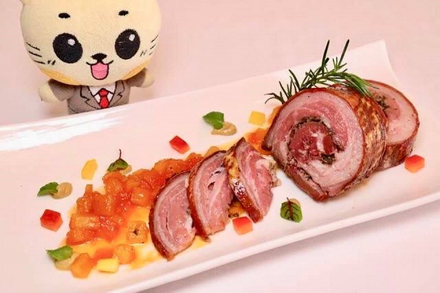 【食譜】台灣國產羊肉料理系列之5：脆皮羊肉捲與羊里肌搭水蜜桃凍  @貓大爺