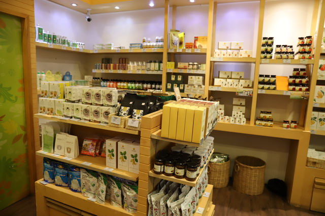 【泰國曼谷購物】皇家計劃專賣店 Royal Project Shop：牛奶片、水果乾、蜂蜜買好買滿 (通羅、素萬那普機場BKK與廊曼機場DMK店)