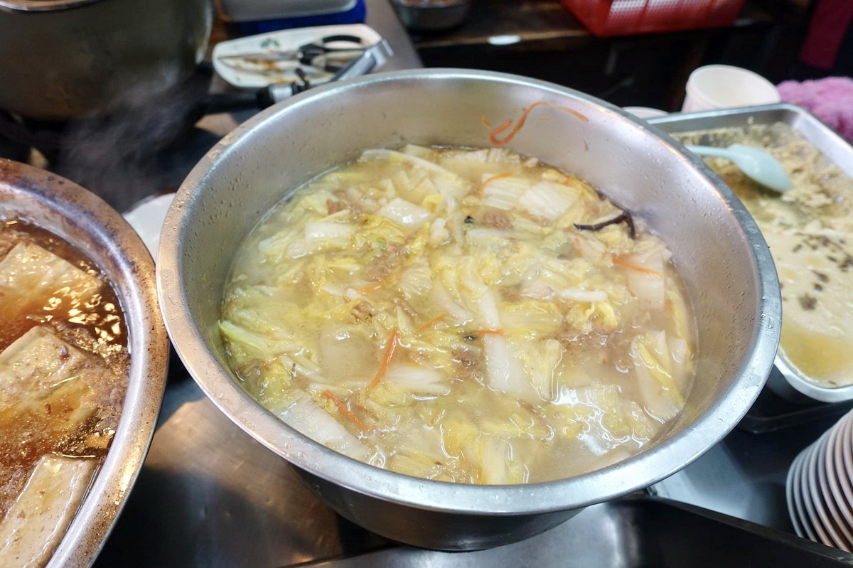 【行天宮站美食】焢大王：古早味焢肉飯與滷排骨飯，樸實無華，吃不膩的台灣味 4818 
