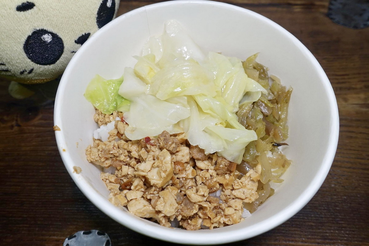 【行天宮站美食】焢大王：古早味焢肉飯與滷排骨飯，樸實無華，吃不膩的台灣味 4818 