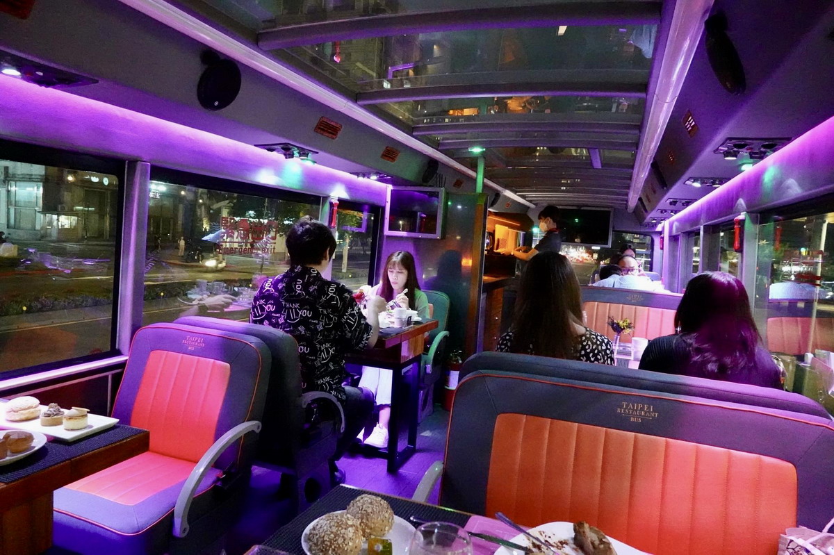 【美食活動】台北浪漫新玩法，台北雙層觀光巴士變身餐車x台北W酒店精美餐點，在車上享用下午茶或晚間套餐 5267