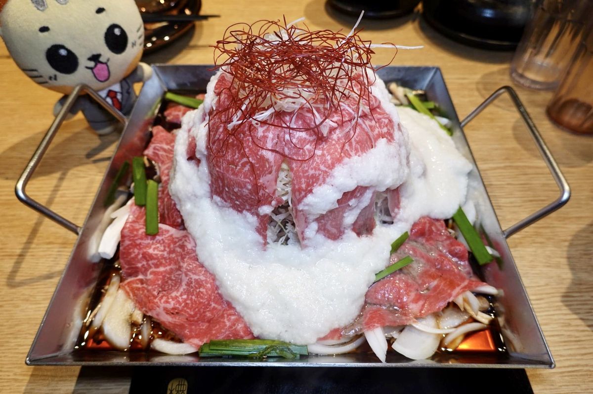 【台北市政府站美食】真的有夠浮誇的華麗肉料理、視覺系鍋物，浮誇軒：富士山和牛鍋、熔岩起司鍋、和牛推推鍋，還有和牛叭噗等夠浮誇 5163