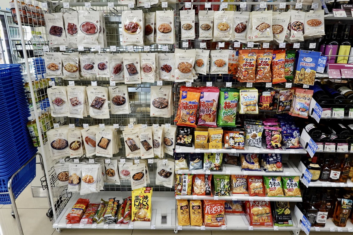 【日本旅遊】日本的Lawson便利商店：日本三大連鎖超商唯一沒有進入台灣市場的一家，炸雞炸物是特色 5333