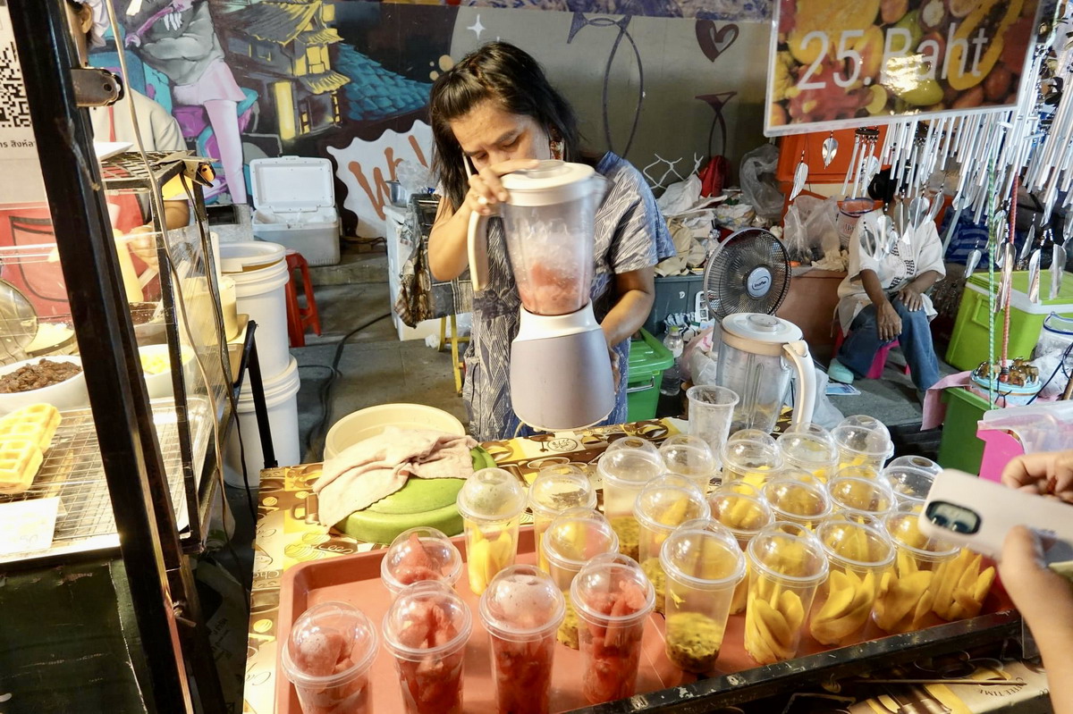 【泰國清邁旅遊】到泰國逛夜市！清邁週六夜市 Chiang Mai Saturday Night Market 2022，清邁三大夜市之一，觀光客必遊，規模超大逛到腳酸腿軟 5341