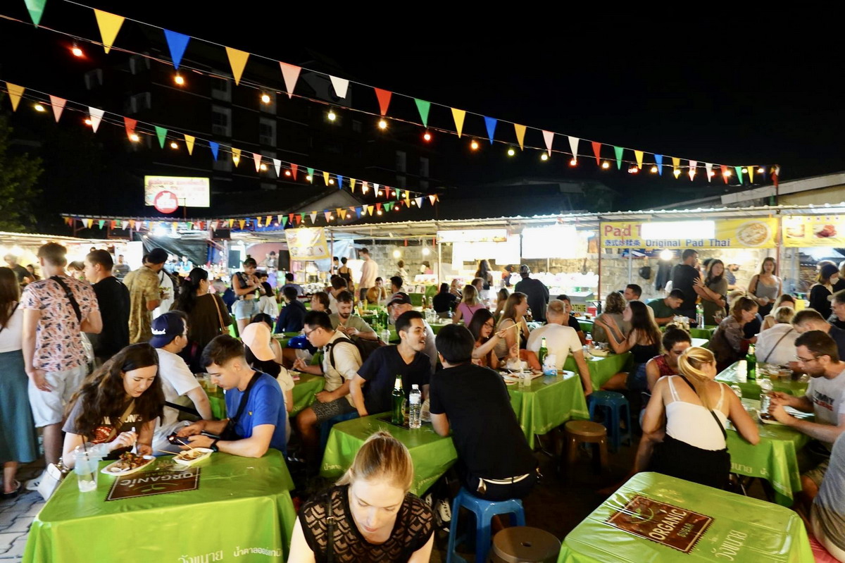 【泰國清邁旅遊】到泰國逛夜市！清邁週六夜市 Chiang Mai Saturday Night Market 2022，清邁三大夜市之一，觀光客必遊，規模超大逛到腳酸腿軟 5341