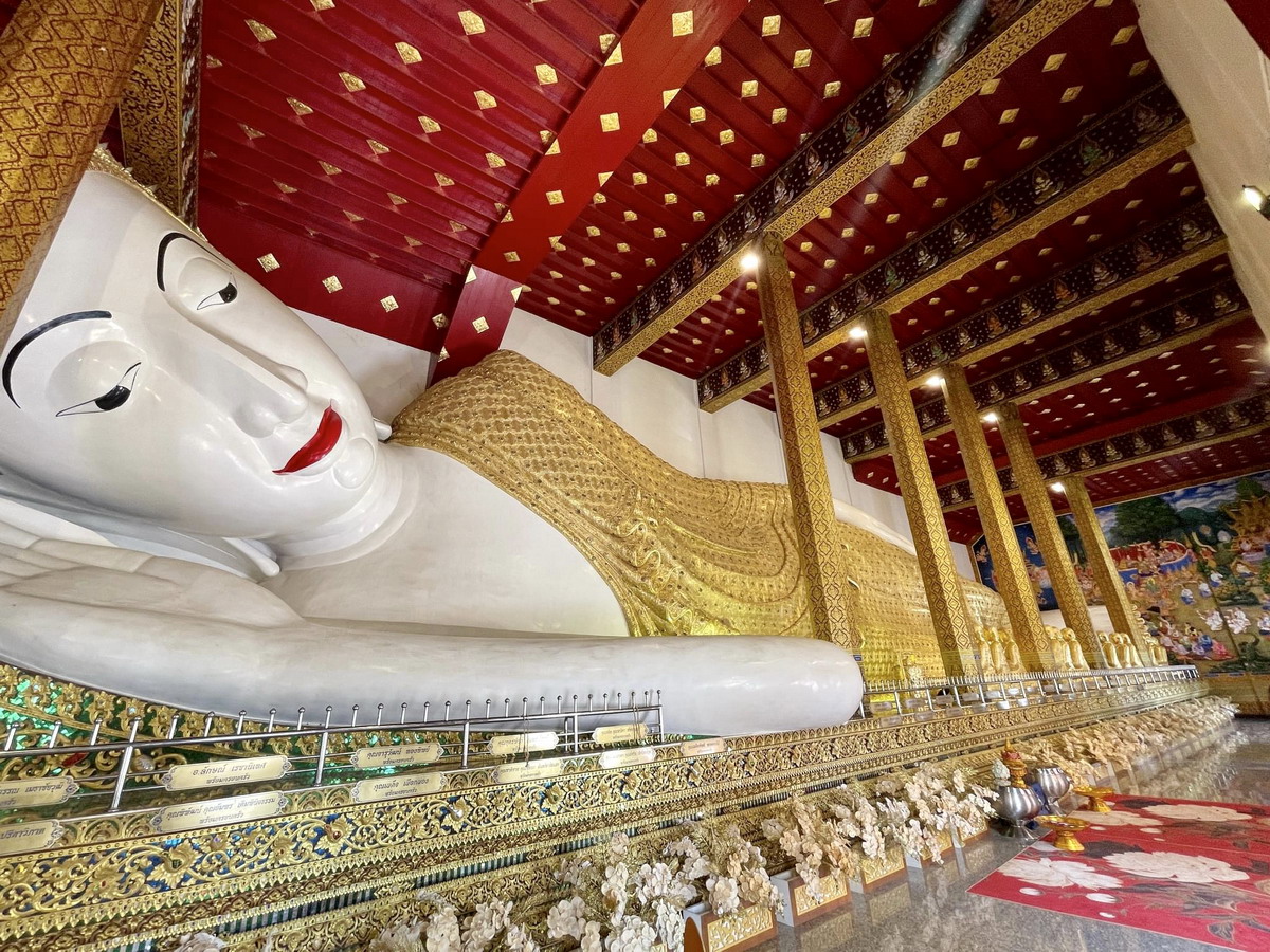 【泰國清邁旅遊】清邁藍廟 Wat Ban Den：佔地12.8萬平方公尺超廣大，藍色屋頂漂亮的寺殿群，莊嚴肅穆好拍照，清邁聞名佛教廟宇 5349