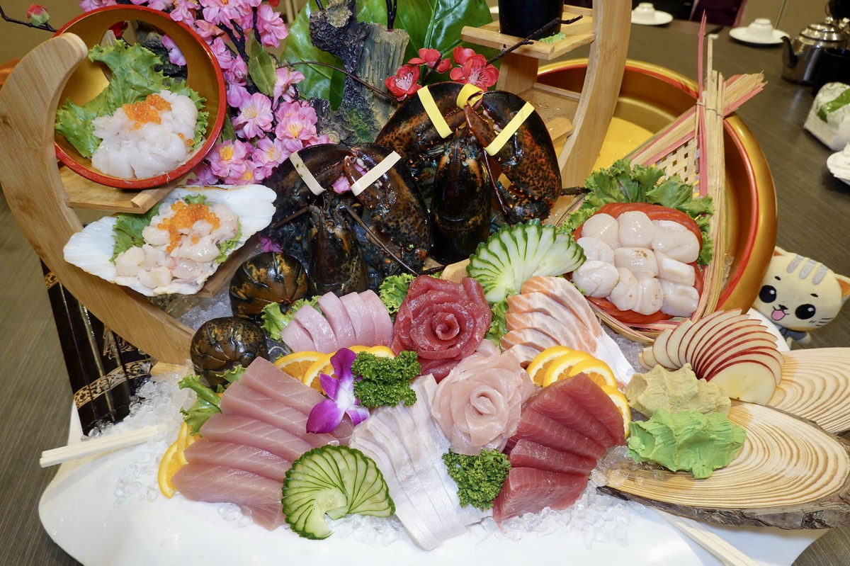 【新北三峽美食】東街日本料理三峽店：桌菜每一盤都比浮誇的，生魚片比厚的、蝦子比大的、鮮魚比肥的、價錢比便宜的，澎湃新鮮台式日本料理，三峽人福氣啦！5814 @貓大爺