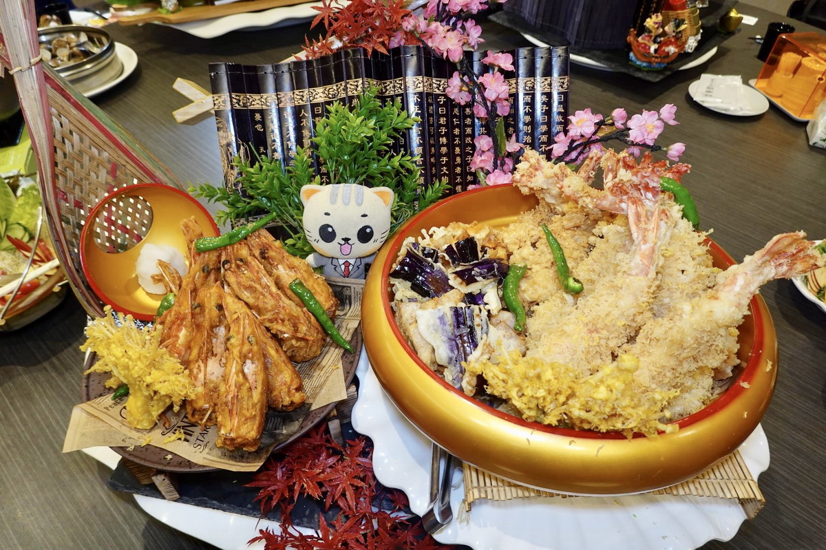 【新北三峽美食】太浮誇了啦！桌菜每一盤都是重量級，生魚片比厚的、蝦子比大的、鮮魚比肥的、價錢比便宜的，東街日本料理三峽店 2023：澎湃新鮮台式日本料理，一個人到辦婚宴都可以來，三峽人福氣啦！5814