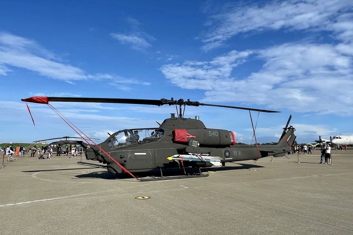 AH-1W眼鏡蛇式攻擊直升機